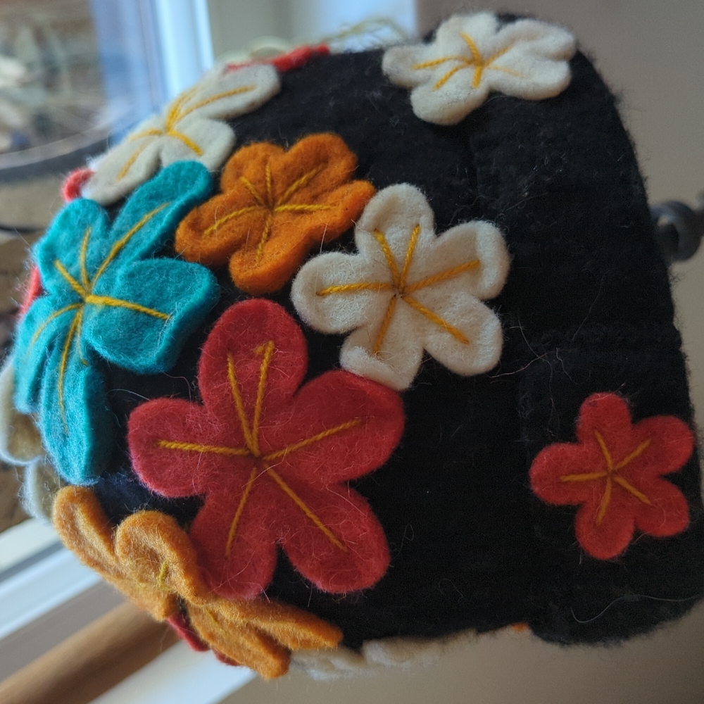 Women's Winter Hat Handmade - Picture 4 of 4
